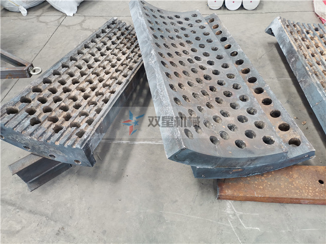 <a href='http://m.dianzizhifu.cn/' target='_blank'><span>廢鋼破碎機(jī)</span></a>反擊襯板結(jié)構(gòu)實(shí)拍