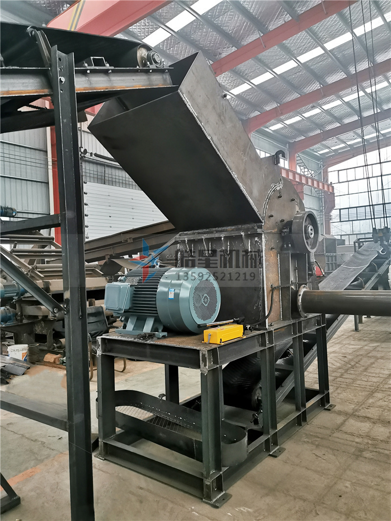 <a href='http://m.dianzizhifu.cn/feilv/83.html' target='_blank'><span>鋁型材破碎機</span></a>進料喂料實拍